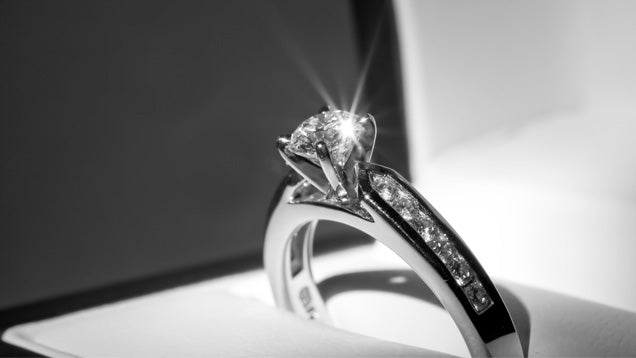6 Ways to Keep your Diamond Ring Sparkling
