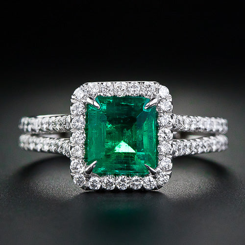 Emerald Gemstone Engagement Ring With VVS White Diamond Accents - ZeeDiamonds