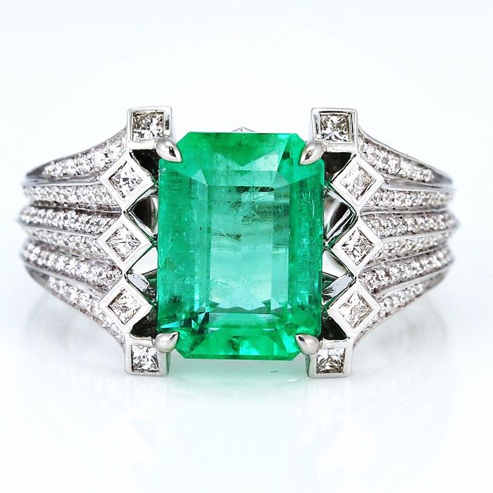 Emerald Gemstone Statement Ring With VVS White Diamond Accents - ZeeDiamonds