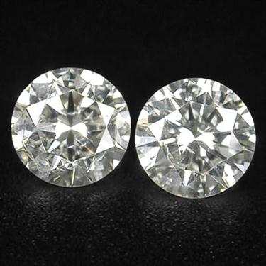 0.20 Carats Pair of White Diamond Solitaires. Excellent Cut & Luster! - ZeeDiamonds
